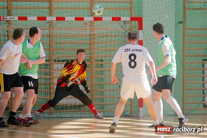 Zdjęcie w galerii na portalu naszraciborz.pl: Halowe zmagania w Arenie Rafako. Puchar Racibora pojechał do Pyskowic. Zespoły z Raciborza poza podium wiadomości z regionu