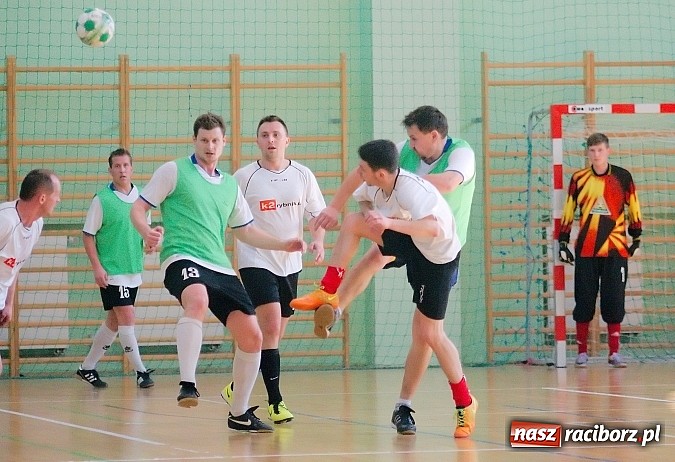 Zdjęcie w galerii na portalu naszraciborz.pl: Halowe zmagania w Arenie Rafako. Puchar Racibora pojechał do Pyskowic. Zespoły z Raciborza poza podium wiadomości z regionu