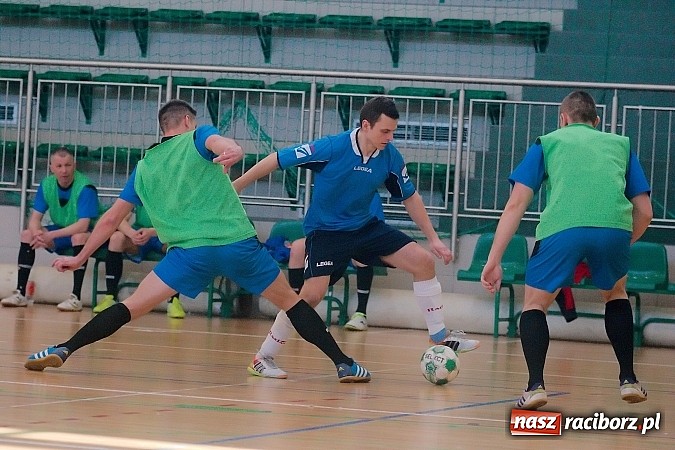 Zdjęcie w galerii na portalu naszraciborz.pl: Halowe zmagania w Arenie Rafako. Puchar Racibora pojechał do Pyskowic. Zespoły z Raciborza poza podium wiadomości z regionu