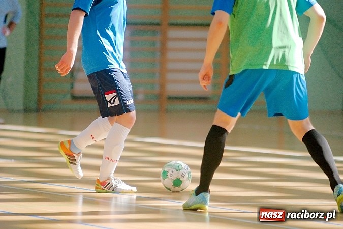 Zdjęcie w galerii na portalu naszraciborz.pl: Halowe zmagania w Arenie Rafako. Puchar Racibora pojechał do Pyskowic. Zespoły z Raciborza poza podium wiadomości z regionu