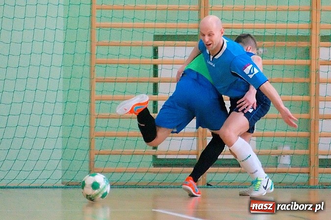 Zdjęcie w galerii na portalu naszraciborz.pl: Halowe zmagania w Arenie Rafako. Puchar Racibora pojechał do Pyskowic. Zespoły z Raciborza poza podium wiadomości z regionu