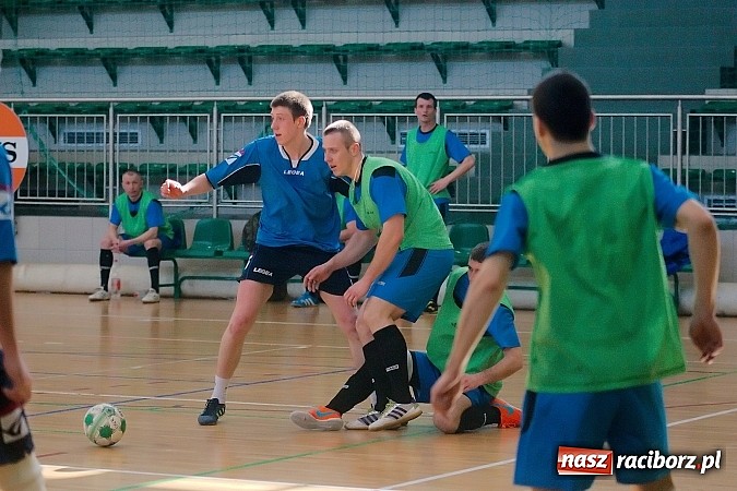 Zdjęcie w galerii na portalu naszraciborz.pl: Halowe zmagania w Arenie Rafako. Puchar Racibora pojechał do Pyskowic. Zespoły z Raciborza poza podium wiadomości z regionu