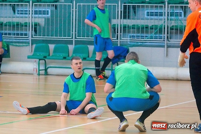 Zdjęcie w galerii na portalu naszraciborz.pl: Halowe zmagania w Arenie Rafako. Puchar Racibora pojechał do Pyskowic. Zespoły z Raciborza poza podium wiadomości z regionu