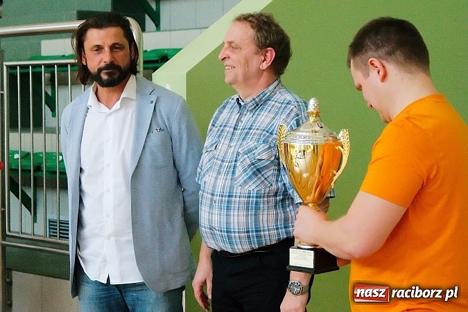 Zdjęcie w galerii na portalu naszraciborz.pl: Halowe zmagania w Arenie Rafako. Puchar Racibora pojechał do Pyskowic. Zespoły z Raciborza poza podium wiadomości z regionu