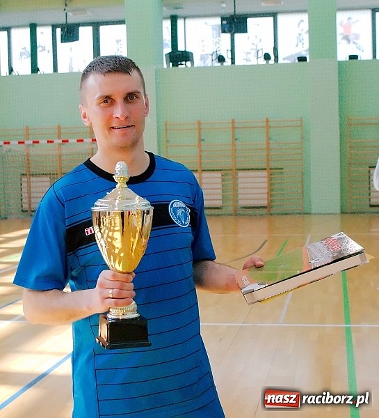 Zdjęcie w galerii na portalu naszraciborz.pl: Halowe zmagania w Arenie Rafako. Puchar Racibora pojechał do Pyskowic. Zespoły z Raciborza poza podium wiadomości z regionu