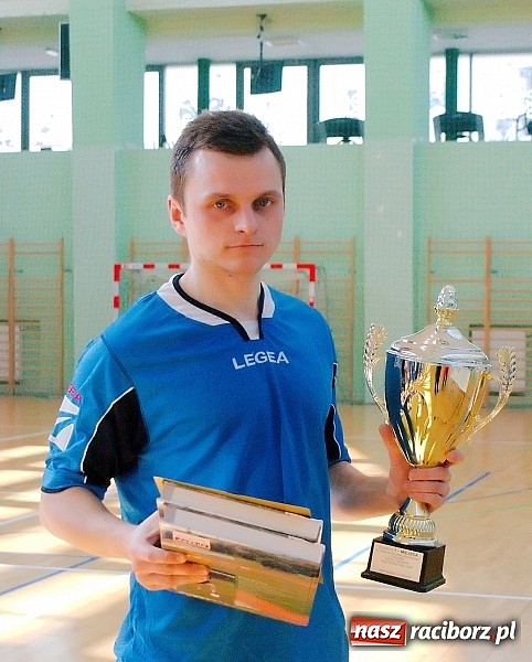 Zdjęcie w galerii na portalu naszraciborz.pl: Halowe zmagania w Arenie Rafako. Puchar Racibora pojechał do Pyskowic. Zespoły z Raciborza poza podium wiadomości z regionu