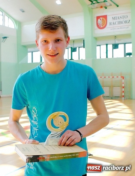 Zdjęcie w galerii na portalu naszraciborz.pl: Halowe zmagania w Arenie Rafako. Puchar Racibora pojechał do Pyskowic. Zespoły z Raciborza poza podium wiadomości z regionu