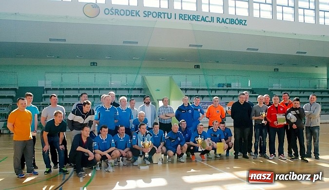 Zdjęcie w galerii na portalu naszraciborz.pl: Halowe zmagania w Arenie Rafako. Puchar Racibora pojechał do Pyskowic. Zespoły z Raciborza poza podium wiadomości z regionu