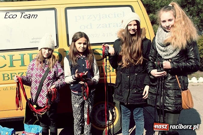 Zdjęcie w galerii na portalu naszraciborz.pl: Eco Team z darami w Schronisku dla Bezdomnych Zwierząt wiadomości z regionu