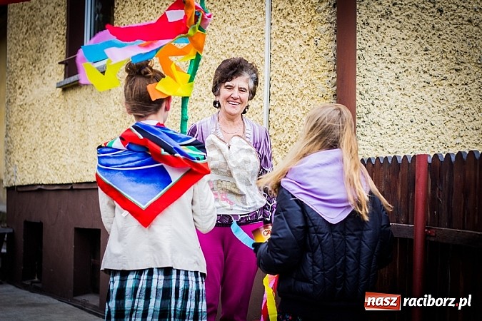 Zdjęcie w galerii na portalu naszraciborz.pl: Marzyna i Marzyniok na ulicach Samborowic wiadomości z regionu