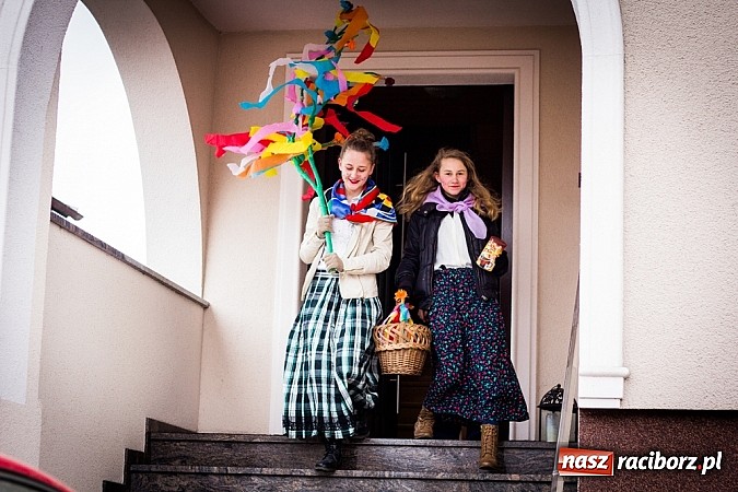 Zdjęcie w galerii na portalu naszraciborz.pl: Marzyna i Marzyniok na ulicach Samborowic wiadomości z regionu