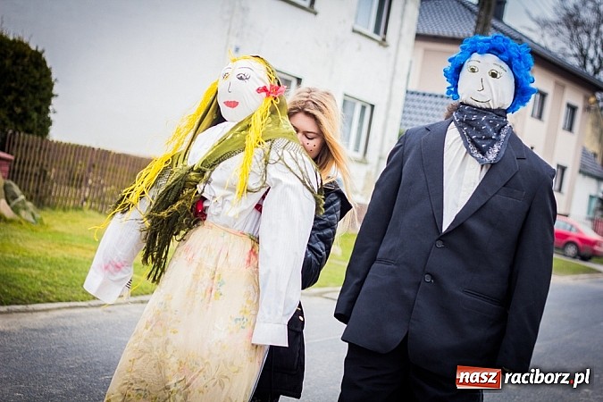 Zdjęcie w galerii na portalu naszraciborz.pl: Marzyna i Marzyniok na ulicach Samborowic wiadomości z regionu