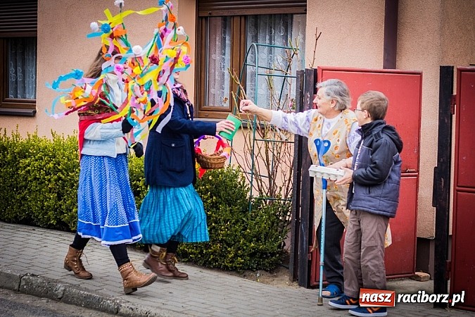 Zdjęcie w galerii na portalu naszraciborz.pl: Marzyna i Marzyniok na ulicach Samborowic wiadomości z regionu