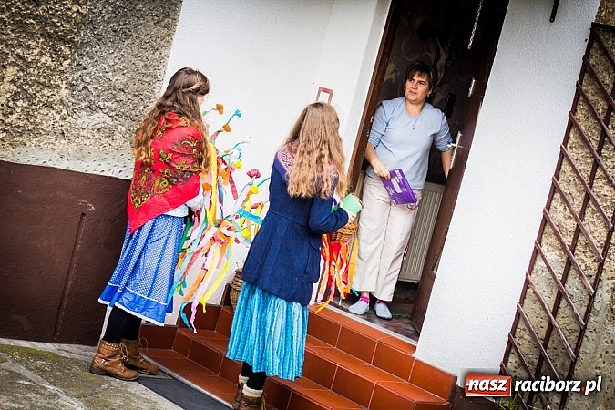 Zdjęcie w galerii na portalu naszraciborz.pl: Marzyna i Marzyniok na ulicach Samborowic wiadomości z regionu