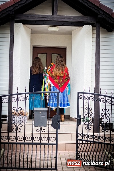 Zdjęcie w galerii na portalu naszraciborz.pl: Marzyna i Marzyniok na ulicach Samborowic wiadomości z regionu