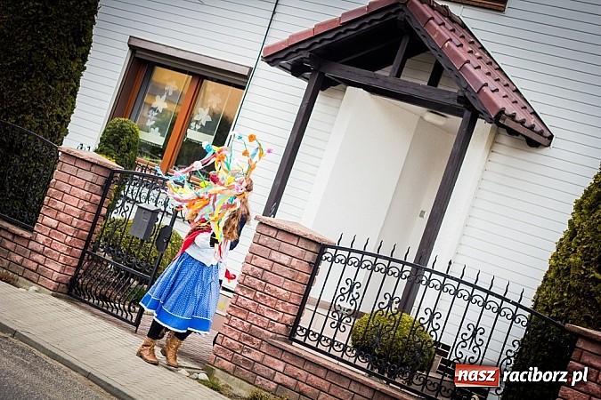 Zdjęcie w galerii na portalu naszraciborz.pl: Marzyna i Marzyniok na ulicach Samborowic wiadomości z regionu