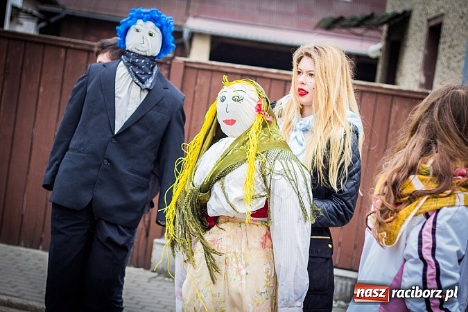 Zdjęcie w galerii na portalu naszraciborz.pl: Marzyna i Marzyniok na ulicach Samborowic wiadomości z regionu