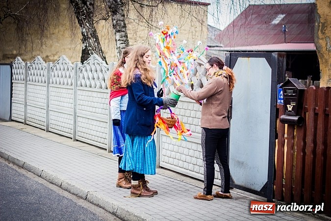 Zdjęcie w galerii na portalu naszraciborz.pl: Marzyna i Marzyniok na ulicach Samborowic wiadomości z regionu