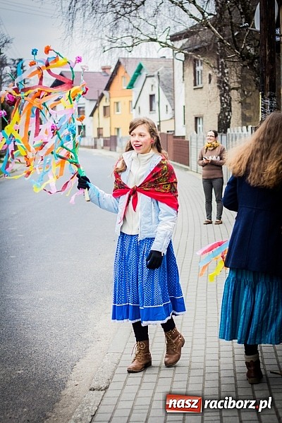 Zdjęcie w galerii na portalu naszraciborz.pl: Marzyna i Marzyniok na ulicach Samborowic wiadomości z regionu