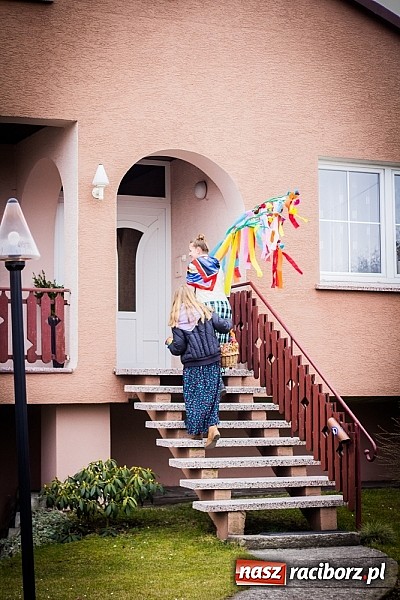 Zdjęcie w galerii na portalu naszraciborz.pl: Marzyna i Marzyniok na ulicach Samborowic wiadomości z regionu