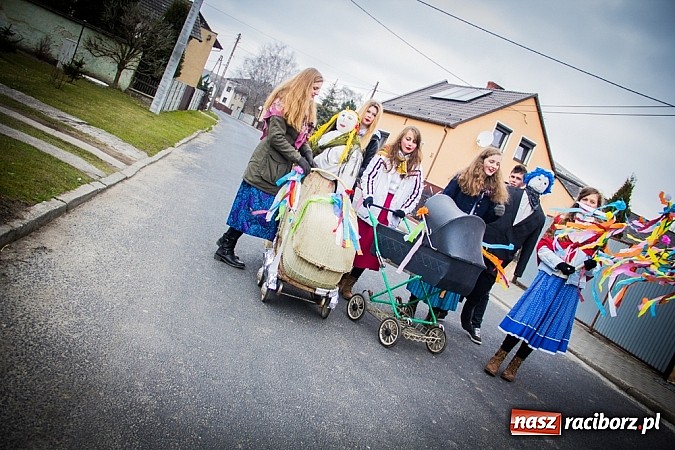 Zdjęcie w galerii na portalu naszraciborz.pl: Marzyna i Marzyniok na ulicach Samborowic wiadomości z regionu