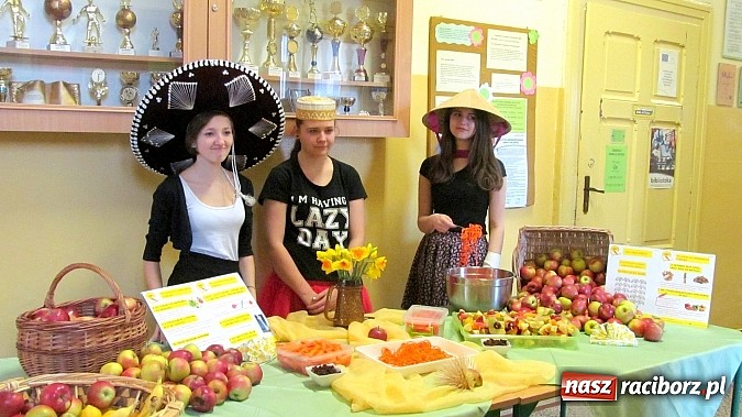 Zdjęcie w galerii na portalu naszraciborz.pl: Zdrowo i kolorowo w Dzień Wiosny w Gimnazjum Nr 5  wiadomości z regionu