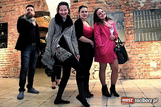 Zdjęcie w galerii na portalu naszraciborz.pl: Wernisaż wystawy malarstwa Magdaleny Gog&oacute;ł-Peszke wiadomości z regionu