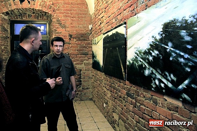 Zdjęcie w galerii na portalu naszraciborz.pl: Wernisaż wystawy malarstwa Magdaleny Gog&oacute;ł-Peszke wiadomości z regionu