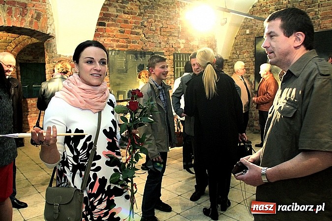 Zdjęcie w galerii na portalu naszraciborz.pl: Wernisaż wystawy malarstwa Magdaleny Gog&oacute;ł-Peszke wiadomości z regionu