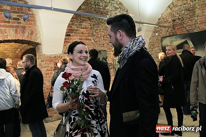 Zdjęcie w galerii na portalu naszraciborz.pl: Wernisaż wystawy malarstwa Magdaleny Gog&oacute;ł-Peszke wiadomości z regionu