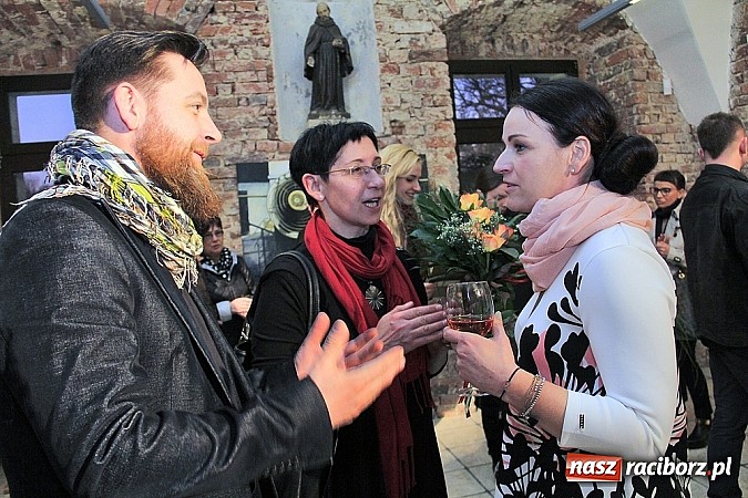Zdjęcie w galerii na portalu naszraciborz.pl: Wernisaż wystawy malarstwa Magdaleny Gog&oacute;ł-Peszke wiadomości z regionu