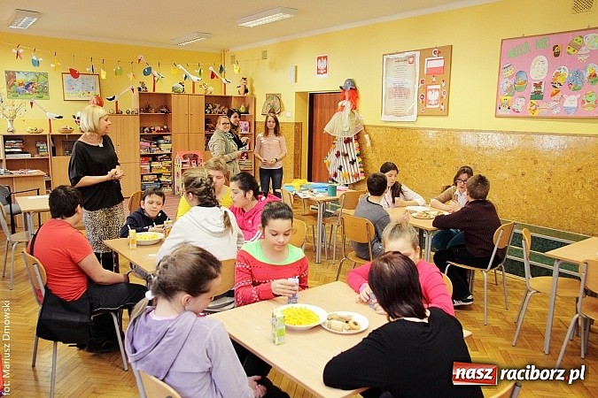 Zdjęcie w galerii na portalu naszraciborz.pl: Uczniowie z SP 13 spędzili Dzień Otwarty z dziećmi z Czech  wiadomości z regionu