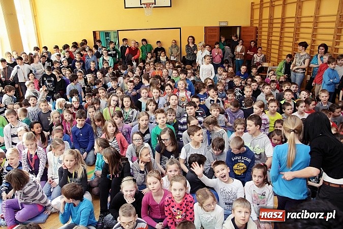Zdjęcie w galerii na portalu naszraciborz.pl: Uczniowie z SP 13 spędzili Dzień Otwarty z dziećmi z Czech  wiadomości z regionu