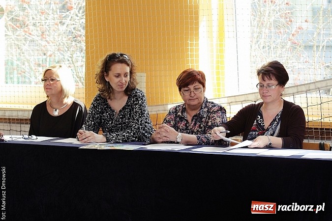 Zdjęcie w galerii na portalu naszraciborz.pl: Uczniowie z SP 13 spędzili Dzień Otwarty z dziećmi z Czech  wiadomości z regionu