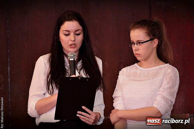 Zdjęcie w galerii na portalu naszraciborz.pl: Hipiski i dresiarze w I LO  wiadomości z regionu