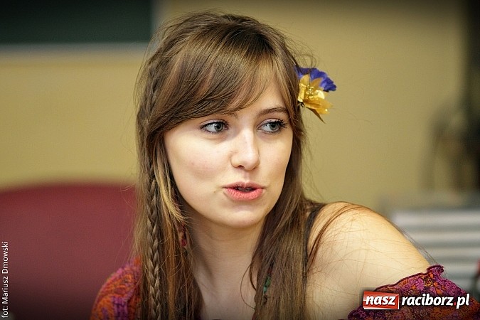 Zdjęcie w galerii na portalu naszraciborz.pl: Hipiski i dresiarze w I LO  wiadomości z regionu