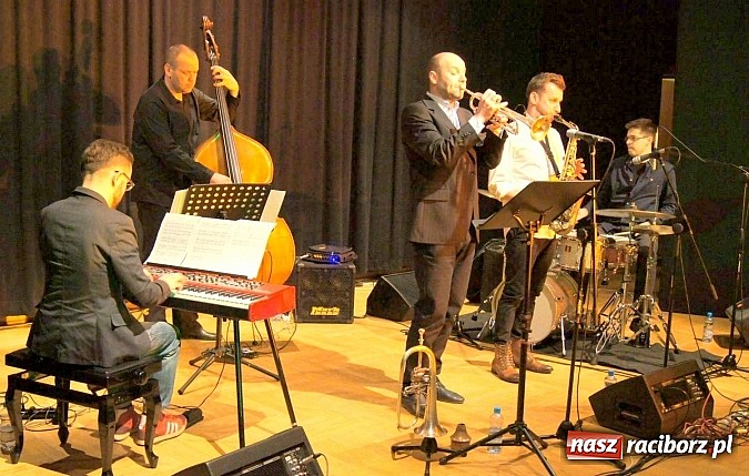 Zdjęcie w galerii na portalu naszraciborz.pl: Genialny New Bone wystąpił w RCK wiadomości z regionu