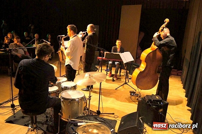 Zdjęcie w galerii na portalu naszraciborz.pl: Genialny New Bone wystąpił w RCK wiadomości z regionu