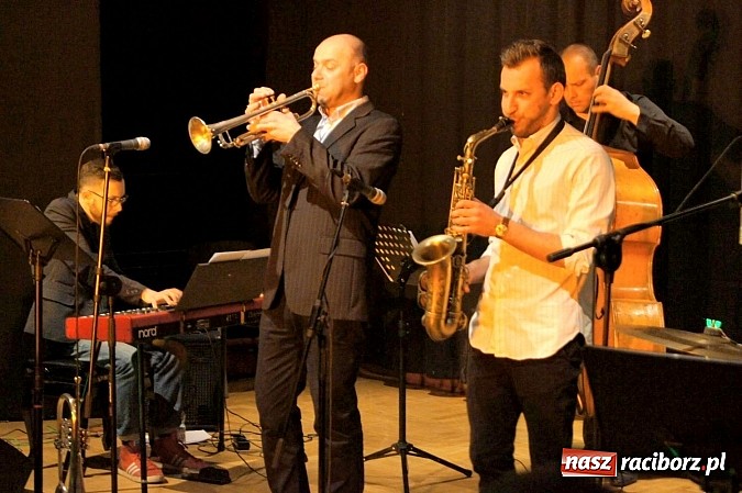 Zdjęcie w galerii na portalu naszraciborz.pl: Genialny New Bone wystąpił w RCK wiadomości z regionu