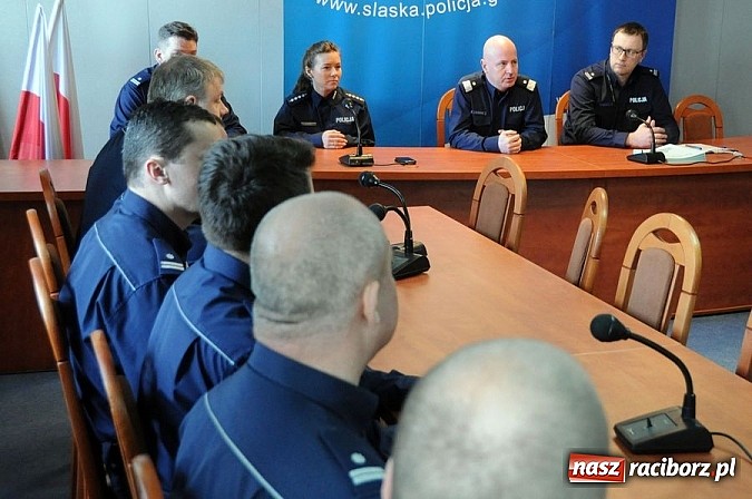 Zdjęcie w galerii na portalu naszraciborz.pl: Wczesna interwencja - komendant z Krzyżanowic z certyfikatem wiadomości z regionu
