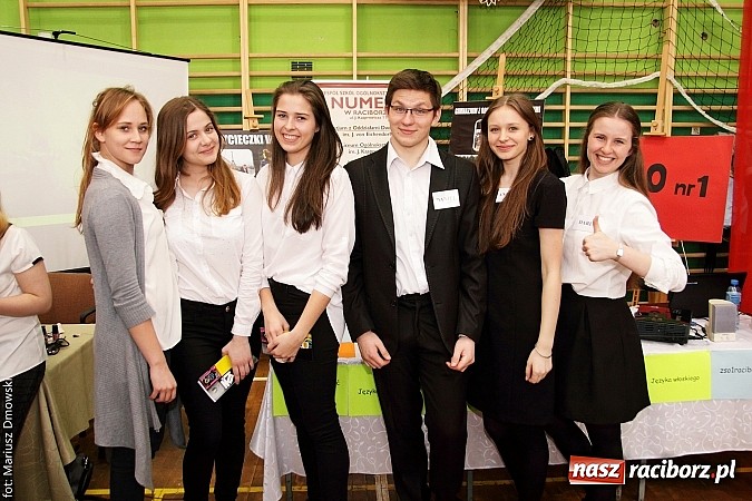 Zdjęcie w galerii na portalu naszraciborz.pl: MOS zapełnił się dziś gimnazjalistami  wiadomości z regionu