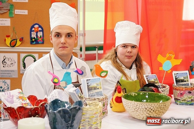 Zdjęcie w galerii na portalu naszraciborz.pl: MOS zapełnił się dziś gimnazjalistami  wiadomości z regionu