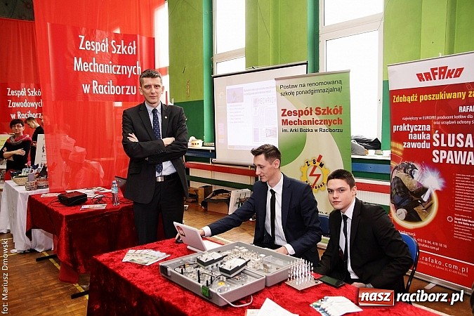 Zdjęcie w galerii na portalu naszraciborz.pl: MOS zapełnił się dziś gimnazjalistami  wiadomości z regionu