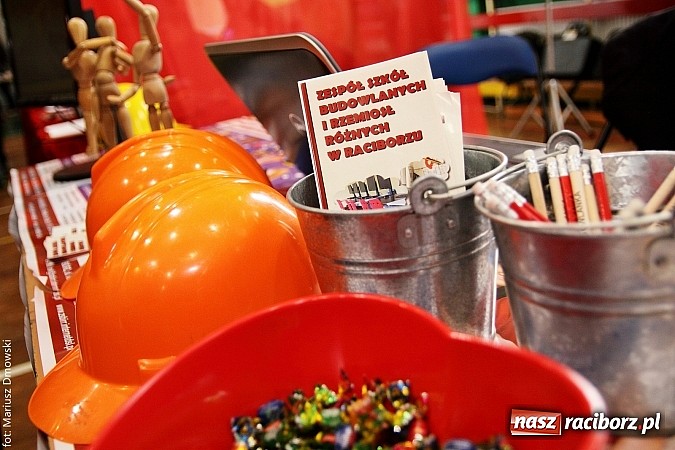 Zdjęcie w galerii na portalu naszraciborz.pl: MOS zapełnił się dziś gimnazjalistami  wiadomości z regionu