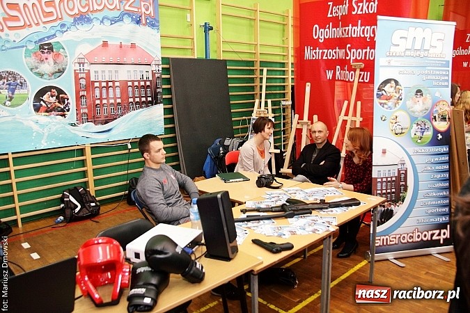 Zdjęcie w galerii na portalu naszraciborz.pl: MOS zapełnił się dziś gimnazjalistami  wiadomości z regionu