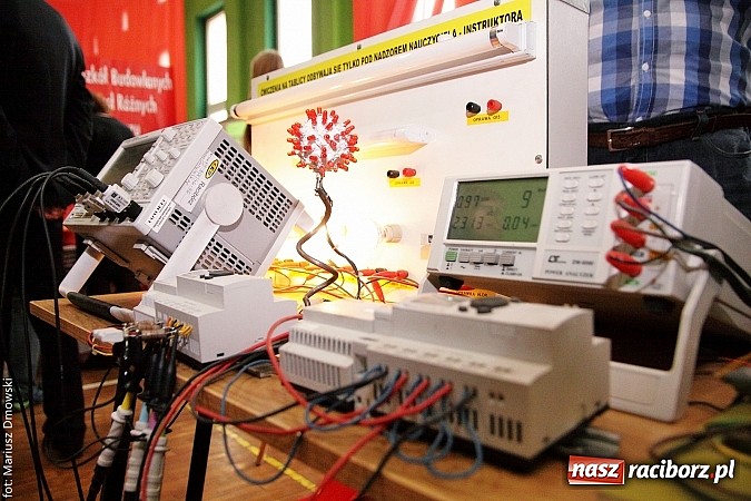 Zdjęcie w galerii na portalu naszraciborz.pl: MOS zapełnił się dziś gimnazjalistami  wiadomości z regionu