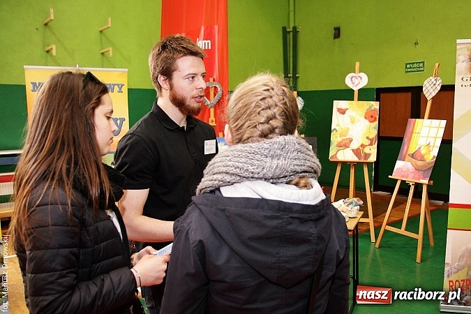 Zdjęcie w galerii na portalu naszraciborz.pl: MOS zapełnił się dziś gimnazjalistami  wiadomości z regionu