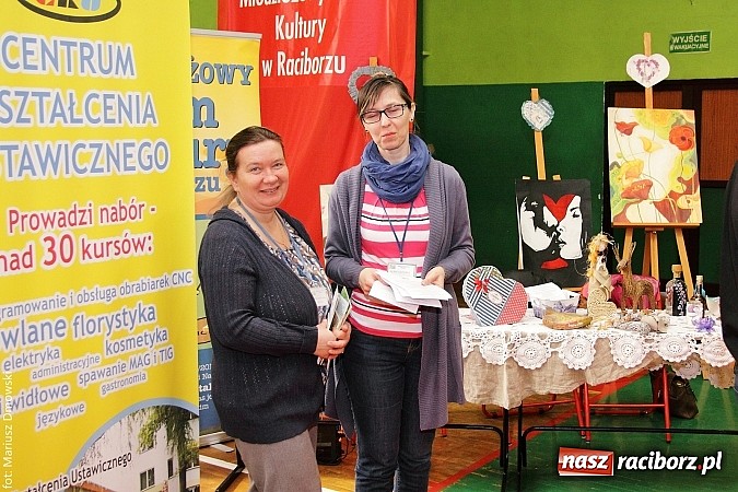 Zdjęcie w galerii na portalu naszraciborz.pl: MOS zapełnił się dziś gimnazjalistami  wiadomości z regionu