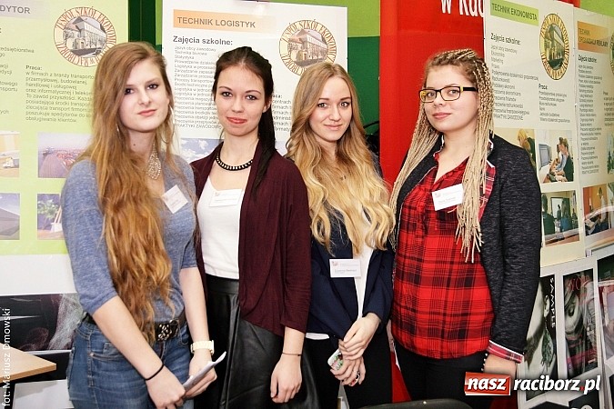 Zdjęcie w galerii na portalu naszraciborz.pl: MOS zapełnił się dziś gimnazjalistami  wiadomości z regionu