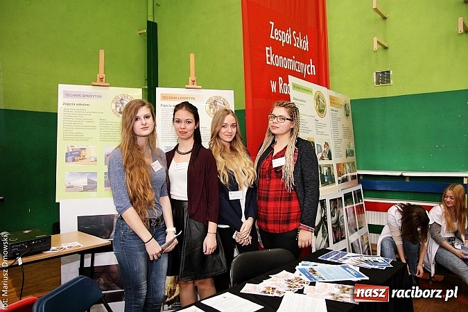 Zdjęcie w galerii na portalu naszraciborz.pl: MOS zapełnił się dziś gimnazjalistami  wiadomości z regionu